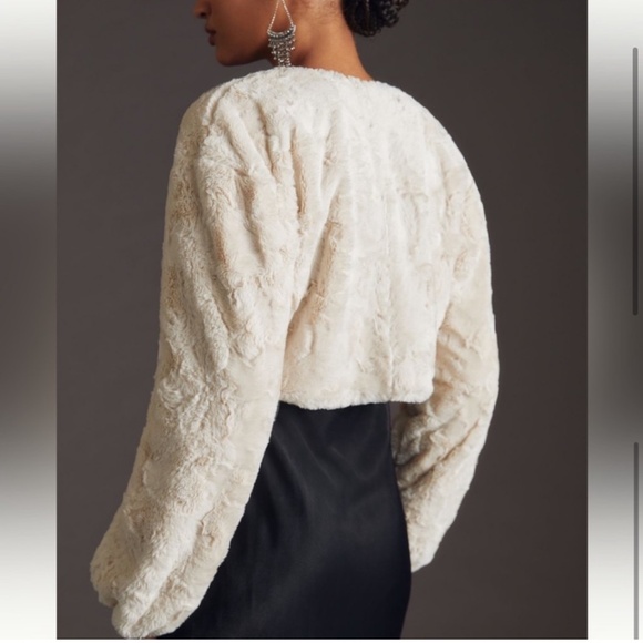 Nwt faux fur shrug anthropologie - Picture 5 of 9